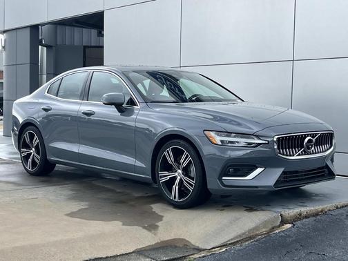 2022 Volvo S60 B5 Inscription
