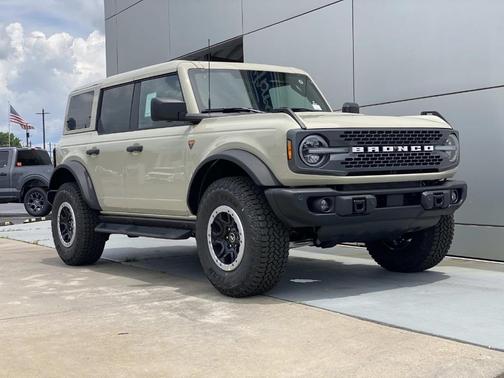 Desert Sand 2026 Ford Bronco Badlands