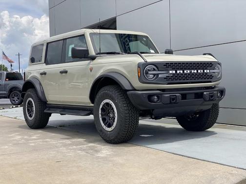 Desert Sand 2026 Ford Bronco Badlands