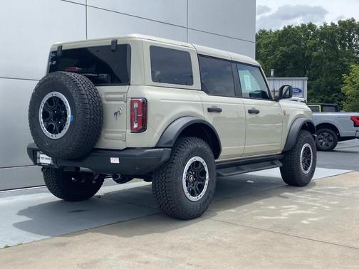 Desert Sand 2026 Ford Bronco Badlands