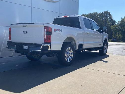 White 2027 Ford F-250 Super Duty
