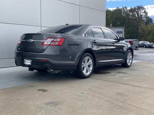 2018 Ford Taurus SE