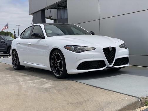 White 2022 Alfa Romeo Giulia Ti