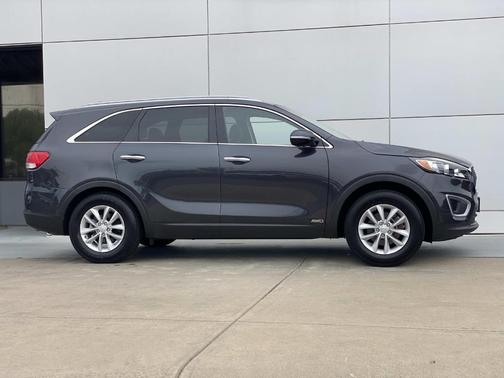 Gray 2018 Kia Sorento LX