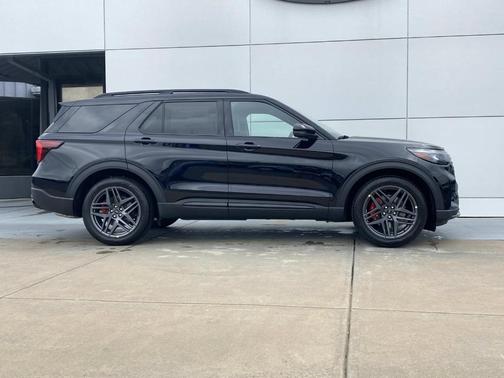 2025 Ford Explorer ST 4WD