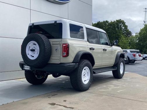 Desert Sand 2026 Ford Bronco Heritage Edition