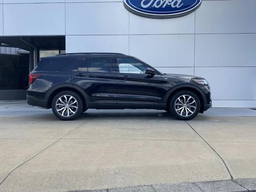 2025 Ford Explorer ST-Line RWD