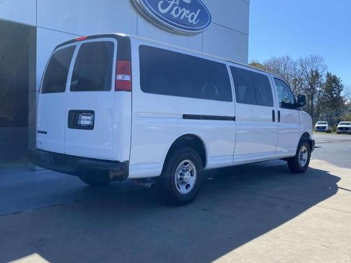 2022 Chevrolet Express 3500 LS