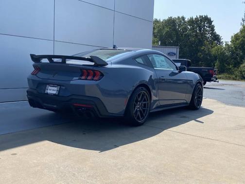 2025 Ford Mustang Dark Horse