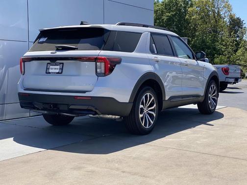 Gray 2026 Ford Explorer ST-Line