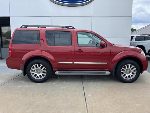 2010 Nissan Pathfinder LE