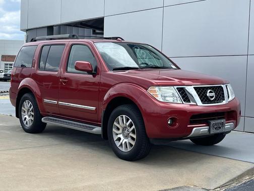 2010 Nissan Pathfinder LE