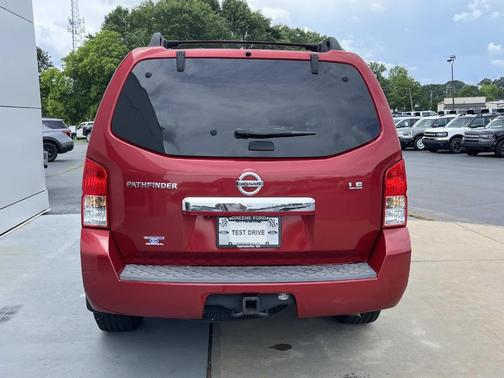 2010 Nissan Pathfinder LE
