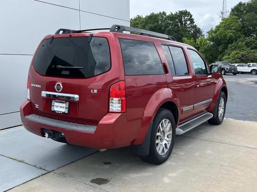 2010 Nissan Pathfinder LE