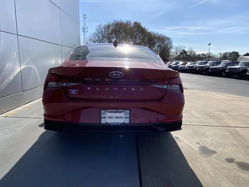 2022 Hyundai ELANTRA SEL