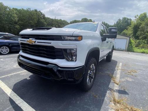 White 2024 Chevrolet Silverado 2500 Custom