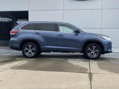 2017 Toyota Highlander LE
