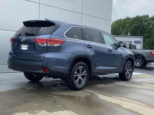 2017 Toyota Highlander LE