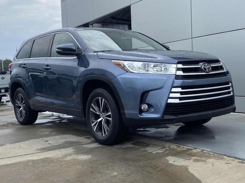 2017 Toyota Highlander LE