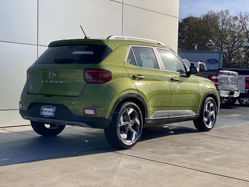 2023 Hyundai VENUE SEL