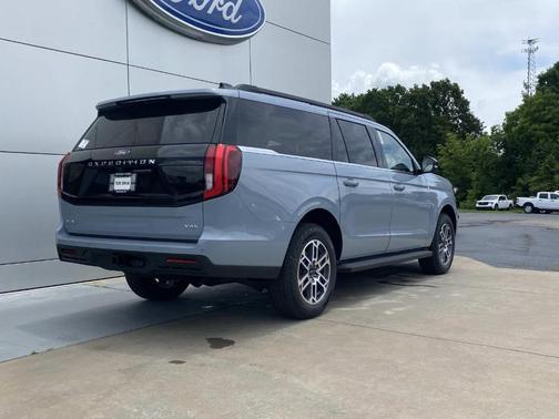 Glacier Gray Metallic 2026 Ford Expedition Max Active
