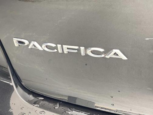 2023 Chrysler Pacifica Touring-L