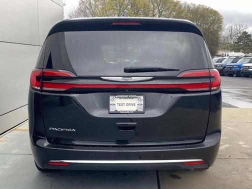 2023 Chrysler Pacifica Touring-L
