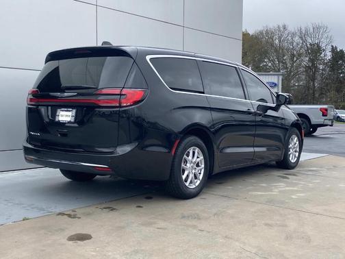 2023 Chrysler Pacifica Touring-L