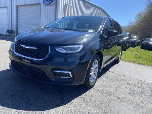 2023 Chrysler Pacifica Touring-L