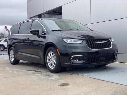 2023 Chrysler Pacifica Touring-L