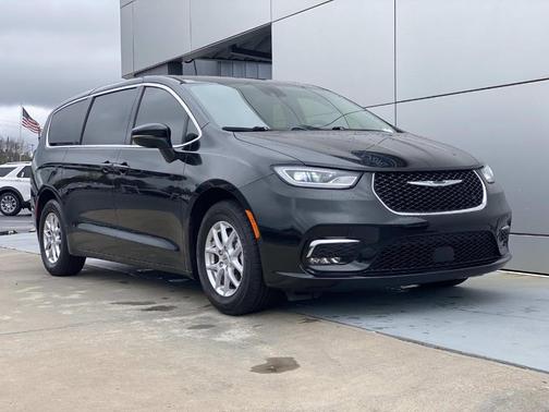 2023 Chrysler Pacifica Touring-L