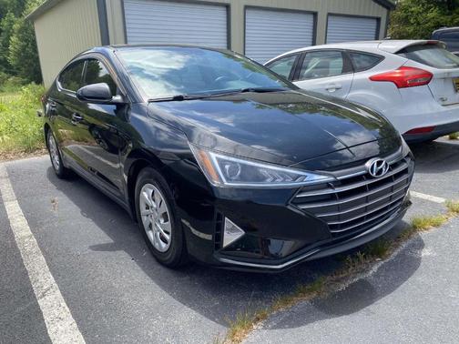 Black 2020 Hyundai ELANTRA SE