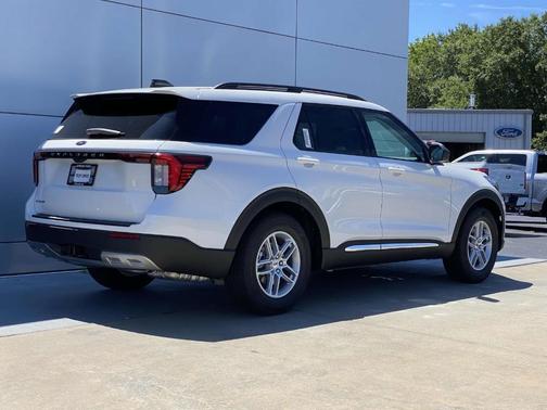 2025 Ford Explorer Active RWD