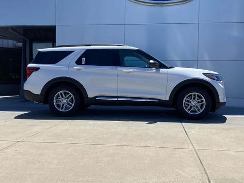 2025 Ford Explorer Active RWD