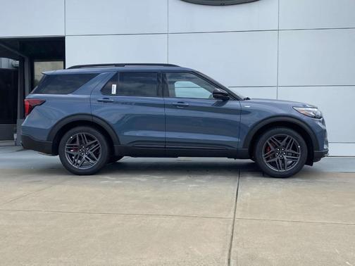 2025 Ford Explorer ST-Line RWD