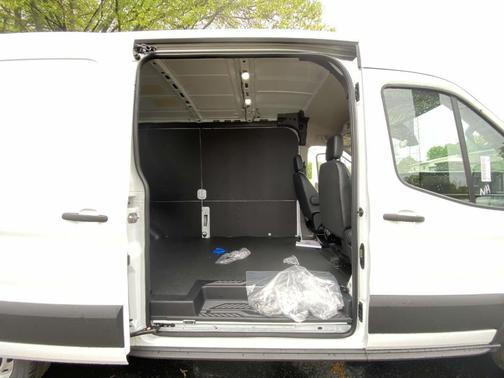 2025 Ford Transit-250 148 WB Medium Roof Cargo