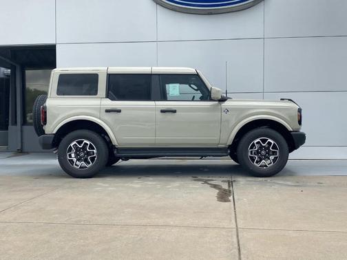 Beige 2026 Ford Bronco Outer Banks