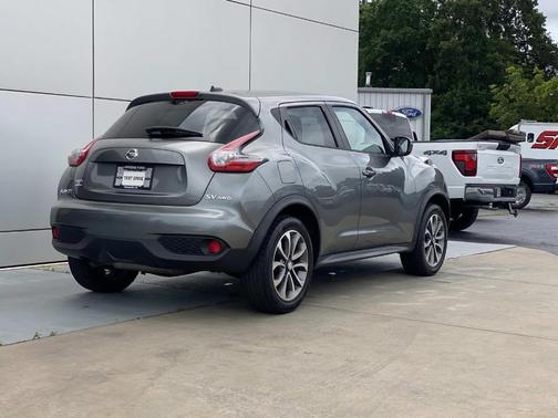 Gray 2017 Nissan Juke SV