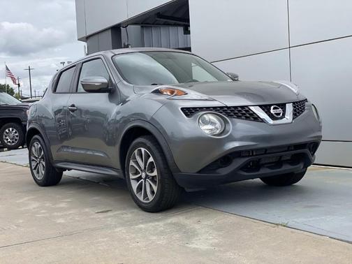 Gray 2017 Nissan Juke SV