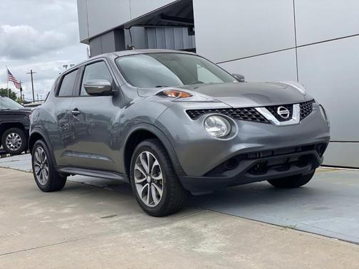 Gray 2017 Nissan Juke SV