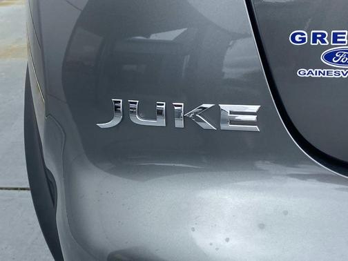 Gray 2017 Nissan Juke SV