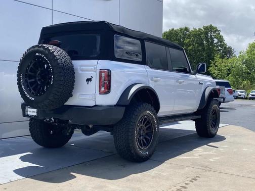 Oxford White 2024 Ford Bronco Outer Banks