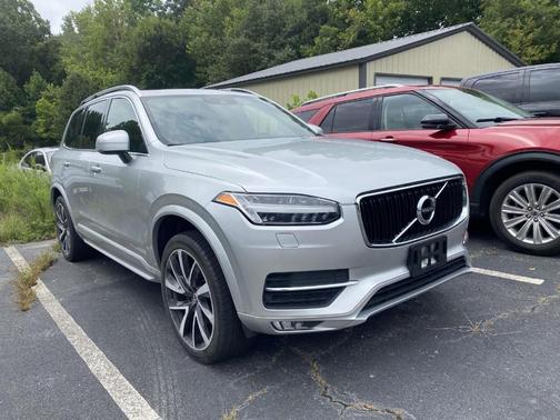 Silver 2018 Volvo XC90 T6 Momentum
