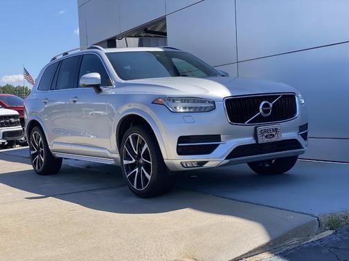 Silver 2018 Volvo XC90 T6 Momentum
