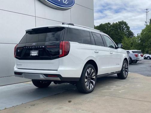 Star White 2026 Ford Expedition Platinum