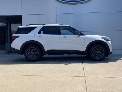 2025 Ford Explorer ST-Line 4WD