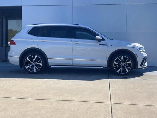 Oryx White Pearl Effect 2022 Volkswagen Tiguan 2.0T SEL R-Line