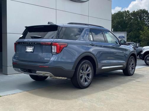 2025 Ford Explorer Active 4WD