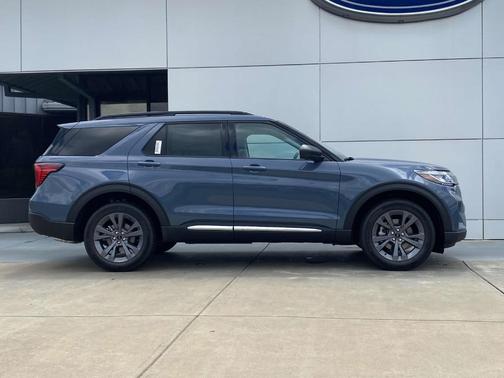 2025 Ford Explorer Active 4WD