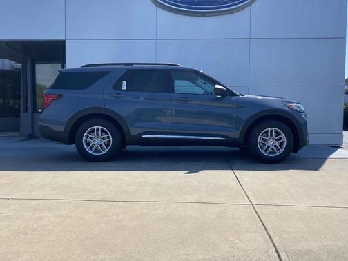 2025 Ford Explorer Active RWD
